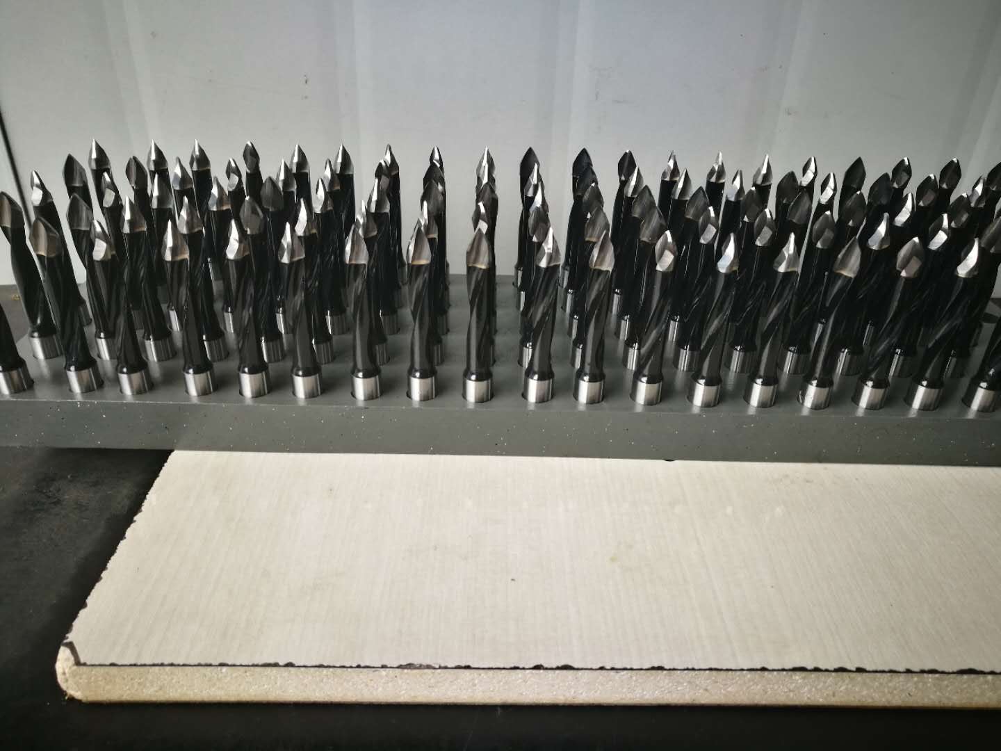 https://www.yasencutters.com/yasen-professional-carpenter-tool-tungsten-carbide-through-hole-drill-bits-for-woodworking-product/